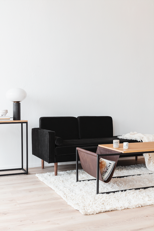 Tavolino con portagiornali 'Ylva' - Naturale/Nero