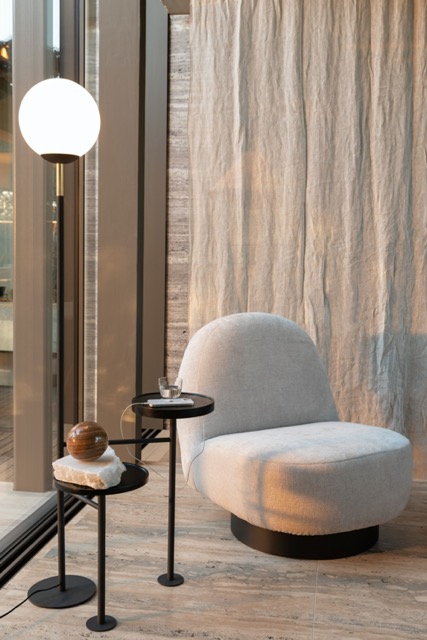 Lampada da terra 'Orion' 25x58 - Nera