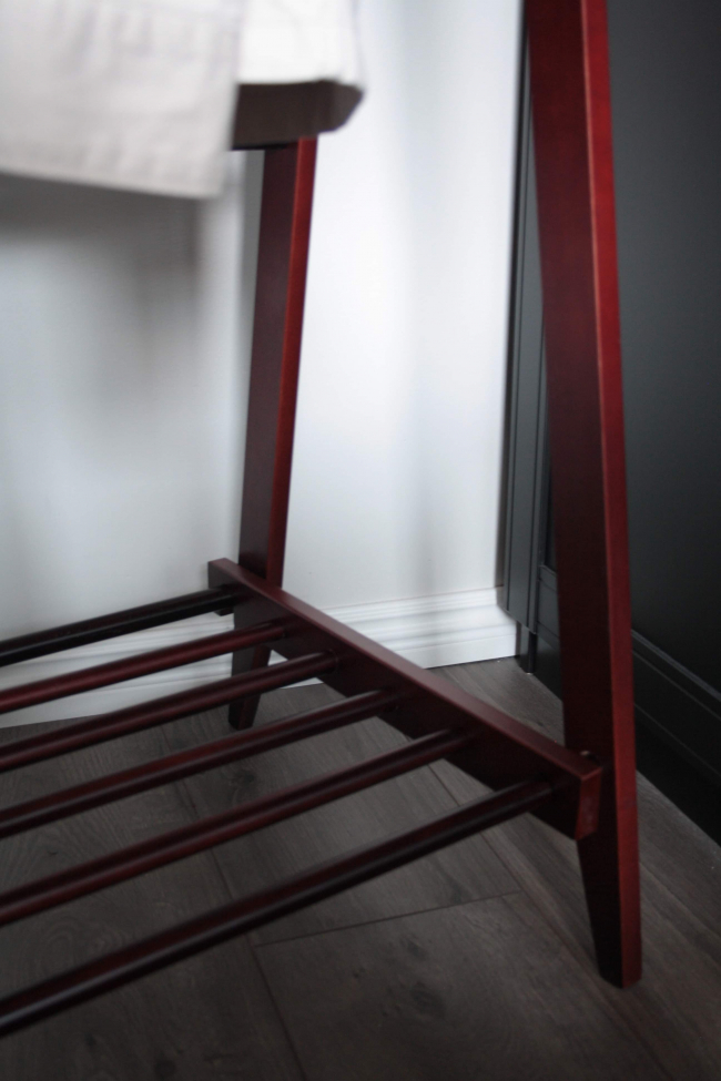 Attaccapanni con ripiano per scarpe 'Confident' - Noce